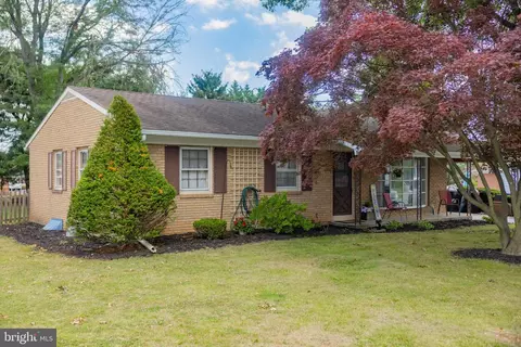 10815 Rosewood Dr, Hagerstown, MD 21740