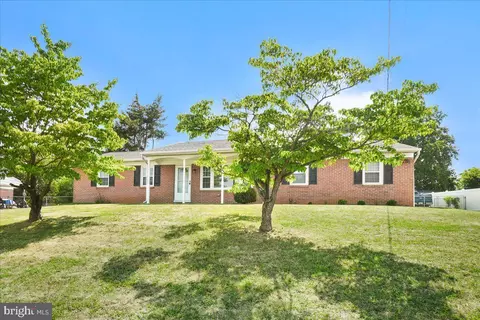 13839 Greenfield Ave, Maugansville, MD 21767