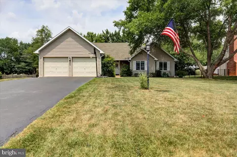 19113 Olde Waterford Rd, Hagerstown, MD 21742