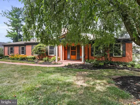 10512 Peachtree Ln, Williamsport, MD 21795