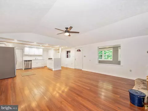 Living - 10768 Dam 5 Rd, Clear Spring, MD 21722 photo 2 of 10