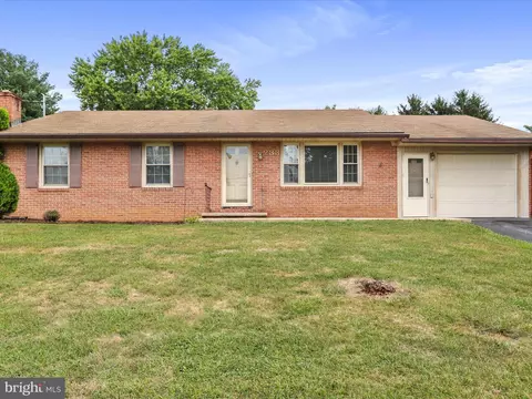 233 Maplehurst Ave, Williamsport, MD 21795