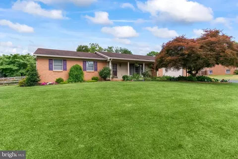 13818 Eden Dr, Hagerstown, MD 21742