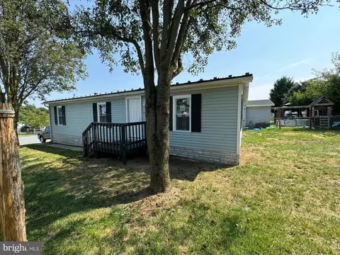 12110 Heather Dr, Hagerstown, MD 21740
