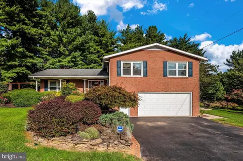 16331 Shinham Rd, Hagerstown, MD 21740