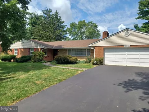 13312 Briarcliff Dr, Hagerstown, MD 21742