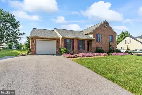 17801 Bluebell Dr, Hagerstown, MD 21740