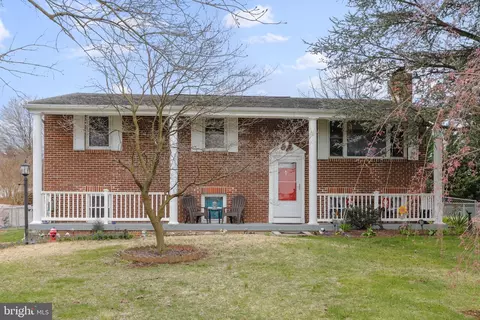 13907 Green Mountain Dr, Maugansville, MD 21767