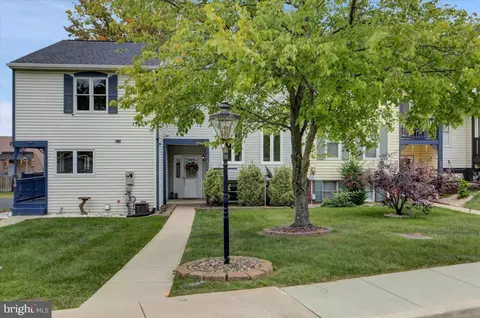 630 Knightsbridge Dr, Hagerstown, MD 21740