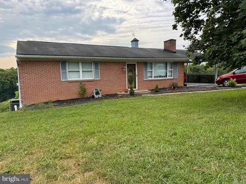 11731 Cedar Ridge Rd, Williamsport, MD 21795