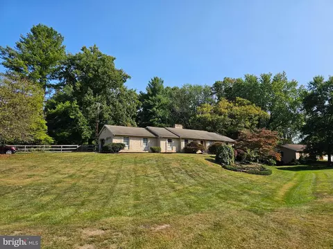 9821 Fernwood Ln, Hagerstown, MD 21740