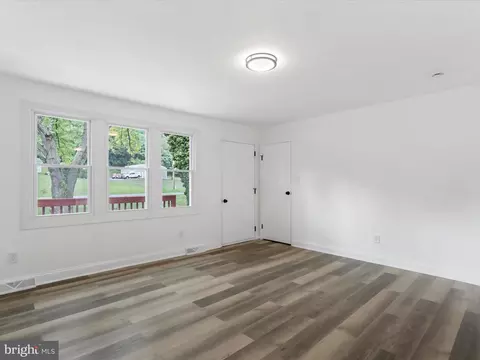 Living - 11905 Boyd Rd, Clear Spring, MD 21722 photo 2 of 3