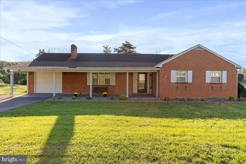 210 Maryland Ave, Hancock, MD 21750