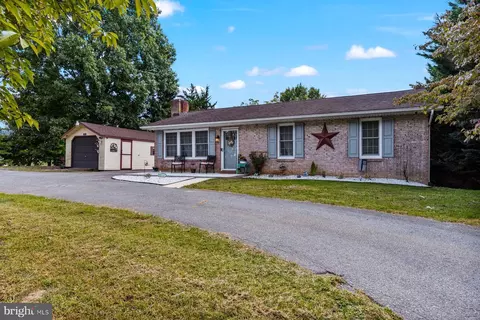 16417 Shinham Rd, Hagerstown, MD 21740