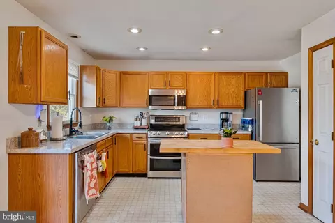 Kitchen - 65 Byron Dr, Smithsburg, MD 21783 photo 3 of 5