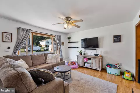 Living - 65 Byron Dr, Smithsburg, MD 21783 photo 1 of 1