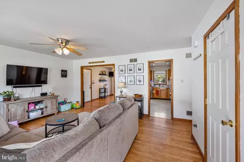 Entry Way - 65 Byron Dr, Smithsburg, MD 21783 photo 1 of 2
