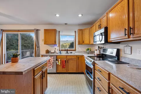 Kitchen - 65 Byron Dr, Smithsburg, MD 21783 photo 5 of 5