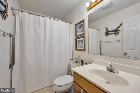 Bath - 65 Byron Dr, Smithsburg, MD 21783 photo 1 of 3