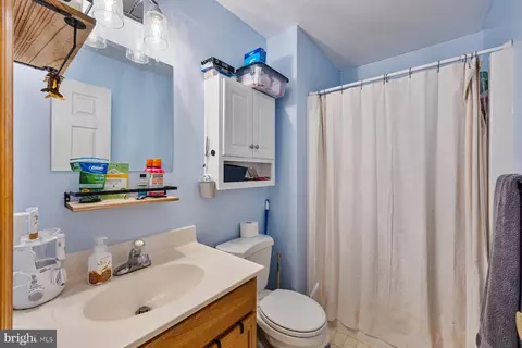 Bath - 65 Byron Dr, Smithsburg, MD 21783 photo 3 of 3