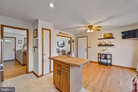 Entry Way - 65 Byron Dr, Smithsburg, MD 21783 photo 2 of 2