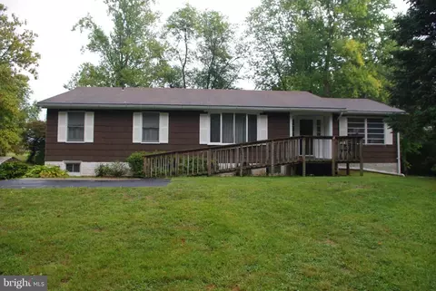 8343 Neck Rd, Williamsport, MD 21795