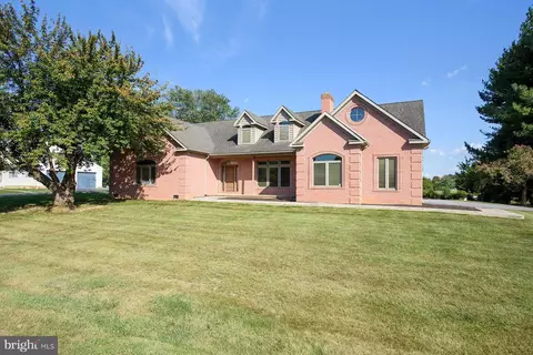 13803 Eden Dr, Hagerstown, MD 21742