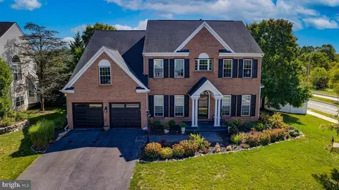 17501 Shale Dr, Hagerstown, MD 21740