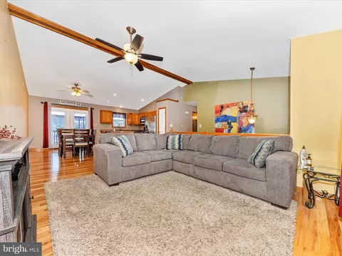 19 Amanda Dr, Smithsburg, MD 21783 photo 2