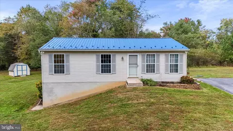 12346 Walnut Pt W, Hagerstown, MD 21740