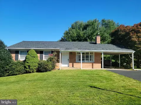 10727 Clinton Ave, Hagerstown, MD 21740
