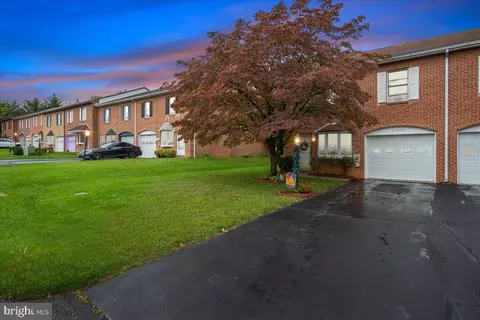 17930 Golf View Dr, Hagerstown, MD 21740