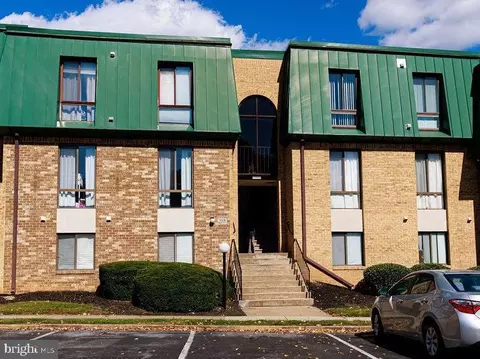 1028 Brinker Dr #302, Hagerstown, MD 21740