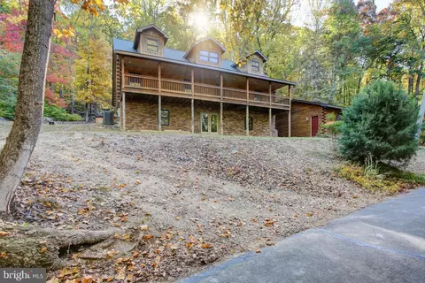2831 Hawks Hill Ln, Keedysville, MD 21756