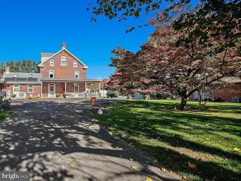 18716 Rolling Rd, Hagerstown, MD 21742