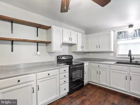 33 E Water St, Smithsburg, MD 21783 photo 12