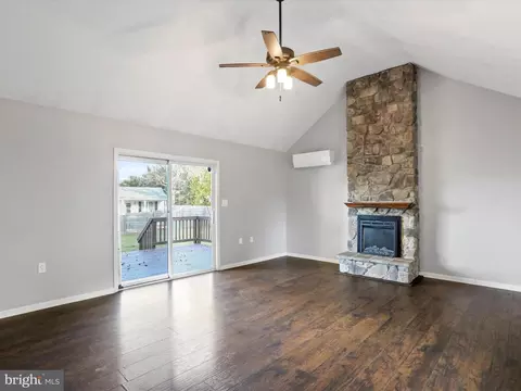 33 E Water St, Smithsburg, MD 21783 photo 6