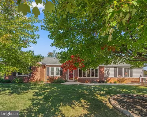 29 Redwood Dr, Hagerstown, MD 21740
