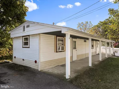 111 W Water St, Smithsburg, MD 21783 photo 4