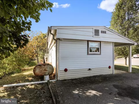 111 W Water St, Smithsburg, MD 21783 photo 5