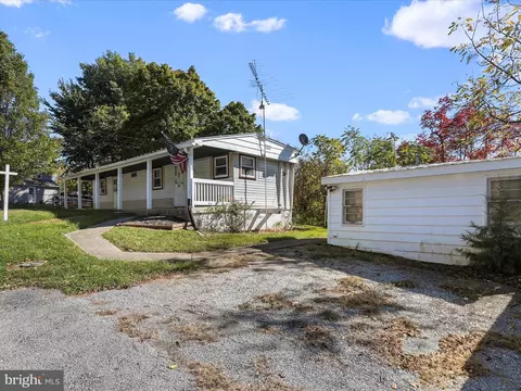 111 W Water St, Smithsburg, MD 21783 photo 2