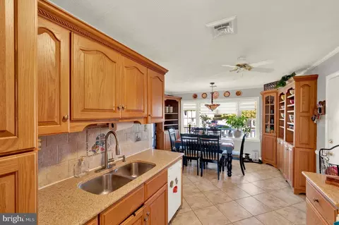 Kitchen - 22115 Pikeside Dr, Smithsburg, MD 21783 photo 2 of 2