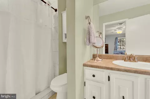 Bath - 22115 Pikeside Dr, Smithsburg, MD 21783 photo 2 of 3