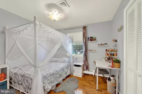 Bedroom - 22115 Pikeside Dr, Smithsburg, MD 21783 photo 6 of 11
