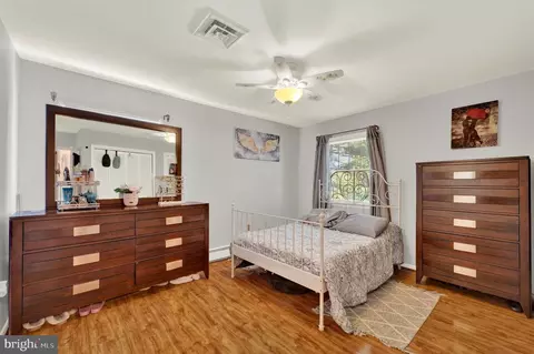 Bedroom - 22115 Pikeside Dr, Smithsburg, MD 21783 photo 8 of 11