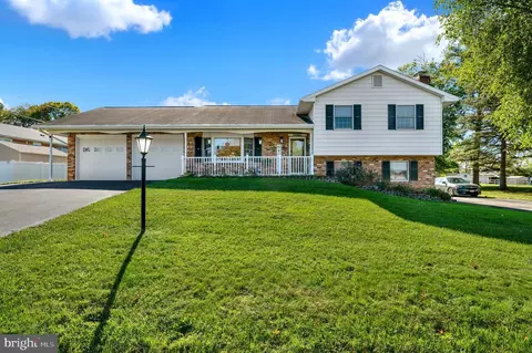 Exterior - 22115 Pikeside Dr, Smithsburg, MD 21783 photo 4 of 9