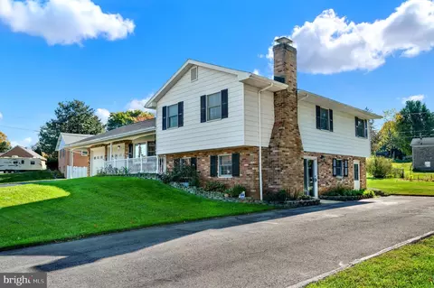 Exterior - 22115 Pikeside Dr, Smithsburg, MD 21783 photo 3 of 9