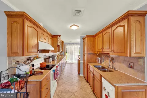 Entry Way - 22115 Pikeside Dr, Smithsburg, MD 21783 photo 6 of 12