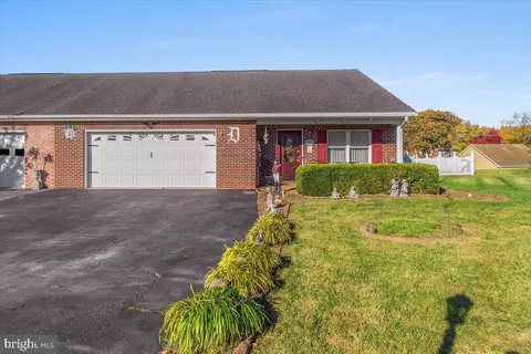 1213 Grand Legacy Dr, Hagerstown, MD 21740