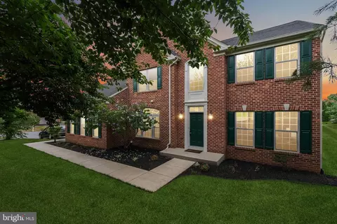 10142 Roulette Dr, Hagerstown, MD 21740